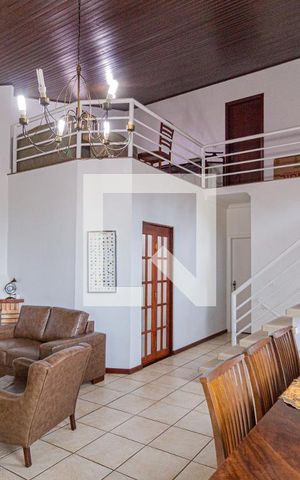 Casa à venda com 292m², 4 quartos e 5 vagasSala