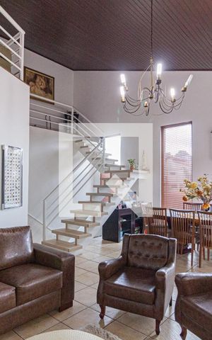 Casa à venda com 292m², 4 quartos e 5 vagasSala