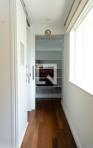 Casa à venda com 148m², 3 quartos e 2 vagas Casa à venda com 148m², 3 quartos e 2 vagasEscritório