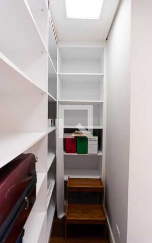 Casa à venda com 148m², 3 quartos e 2 vagas Casa à venda com 148m², 3 quartos e 2 vagasEscritório