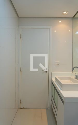 Casa à venda com 148m², 3 quartos e 2 vagas Casa à venda com 148m², 3 quartos e 2 vagasBanheiro da Suíte