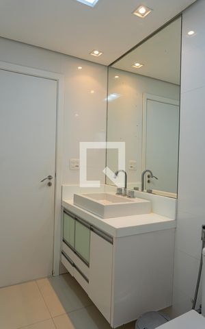 Casa à venda com 148m², 3 quartos e 2 vagas Casa à venda com 148m², 3 quartos e 2 vagasBanheiro da Suíte