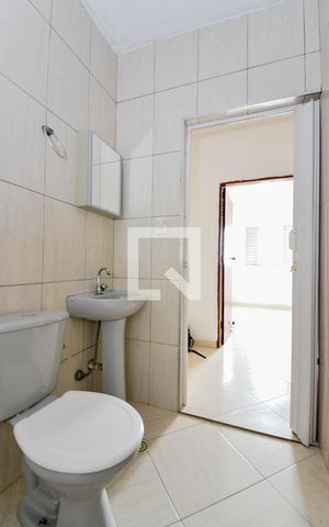 Casa para alugar com 70m², 1 quarto e 1 vaga Casa para alugar com 70m², 1 quarto e 1 vagaBanheiro