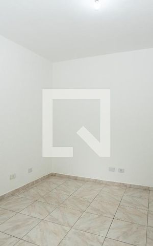 Casa para alugar com 33m², 1 quarto e sem vaga Casa para alugar com 33m², 1 quarto e sem vagaSala e Quarto