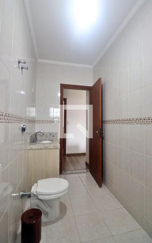 Casa à venda com 190m², 3 quartos e 3 vagasSuíte 1 - Banheiro