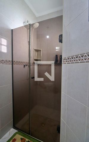 Casa à venda com 190m², 3 quartos e 3 vagasSuíte 1 - Banheiro