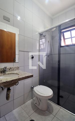 Casa à venda com 190m², 3 quartos e 3 vagasSuíte 3 - Banheiro