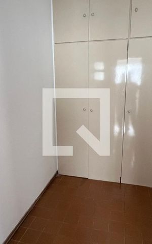 Apartamento à venda com 181m², 3 quartos e 2 vagas Apartamento à venda com 181m², 3 quartos e 2 vagasQuarto de Serviço