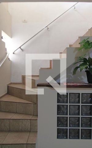 Casa à venda com 178m², 4 quartos e 2 vagasEscada
