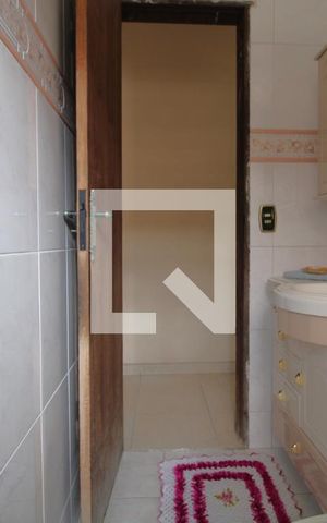 Casa à venda com 178m², 4 quartos e 2 vagasBanheiro 1