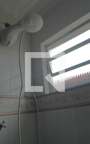 Casa à venda com 178m², 4 quartos e 2 vagasChuveiro banheiro 1