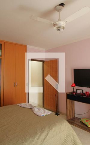 Casa à venda com 178m², 4 quartos e 2 vagasQuarto 1