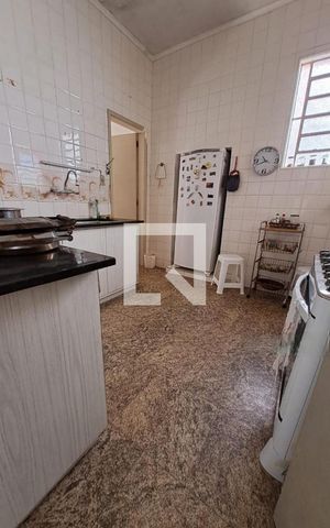 Casa à venda com 217m², 3 quartos e 3 vagas