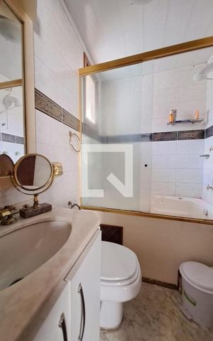 Casa à venda com 217m², 3 quartos e 3 vagas
