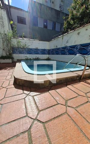 Casa à venda com 217m², 3 quartos e 3 vagas