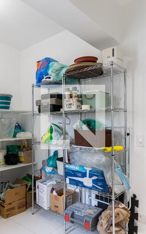 Apartamento à venda com 216m², 3 quartos e 3 vagas Apartamento à venda com 216m², 3 quartos e 3 vagasQuarto de Serviço