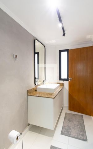 Apartamento à venda com 216m², 3 quartos e 3 vagas Apartamento à venda com 216m², 3 quartos e 3 vagasBanheiro da Suíte 2