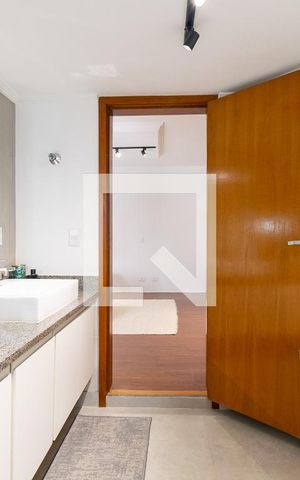 Apartamento à venda com 216m², 3 quartos e 3 vagas Apartamento à venda com 216m², 3 quartos e 3 vagasBanheiro da Suíte 1