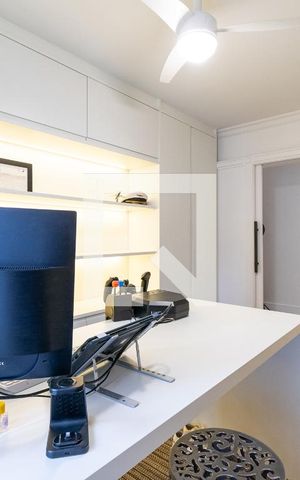 Apartamento à venda com 216m², 3 quartos e 3 vagas Apartamento à venda com 216m², 3 quartos e 3 vagasEscritório