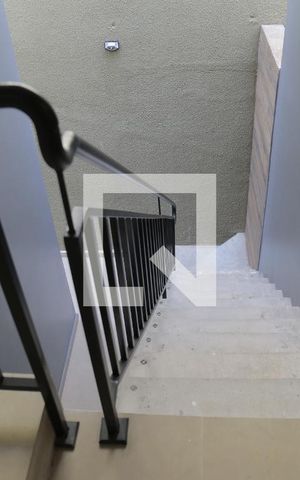 Apartamento para alugar com 40m², 1 quarto e sem vagaEscada