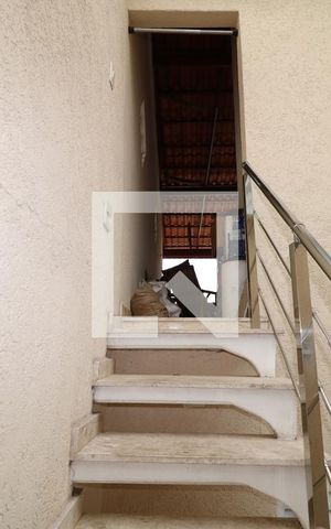 Casa à venda com 350m², 2 quartos e 2 vagasEscada