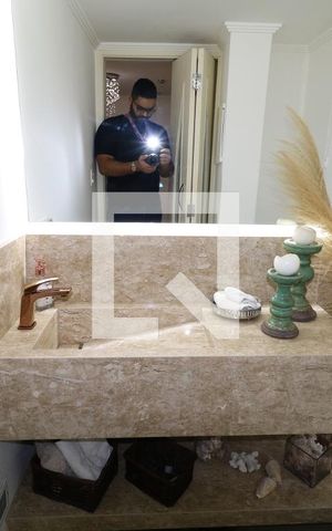 Casa à venda com 350m², 2 quartos e 2 vagasBanheiro 1