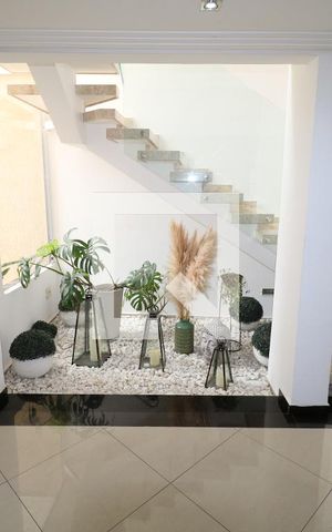 Casa à venda com 350m², 2 quartos e 2 vagasSala
