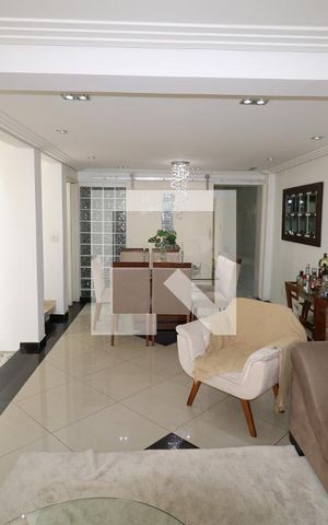 Casa à venda com 350m², 2 quartos e 2 vagasSala