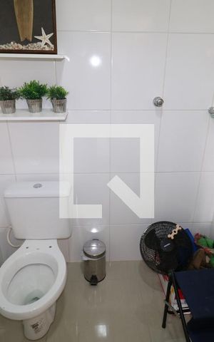 Casa à venda com 350m², 2 quartos e 2 vagasBanheiro da Suíte 2