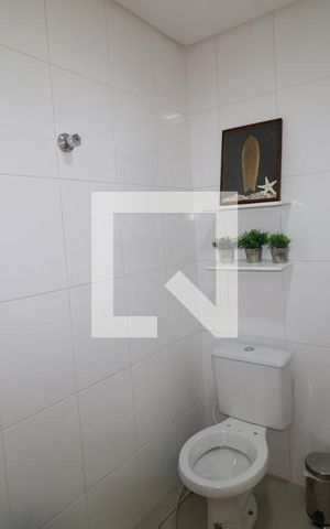 Casa à venda com 350m², 2 quartos e 2 vagasBanheiro da Suíte 2