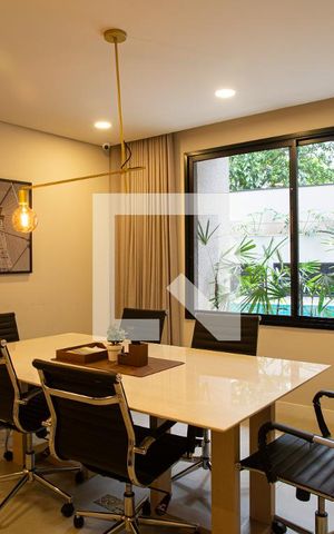 Studio para alugar com 38m², 1 quarto e sem vaga Studio para alugar com 38m², 1 quarto e sem vagaSala de reunião