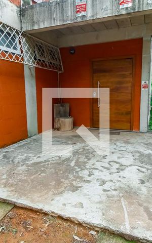 Casa à venda com 210m², 4 quartos e 2 vagas Casa à venda com 210m², 4 quartos e 2 vagasFachada