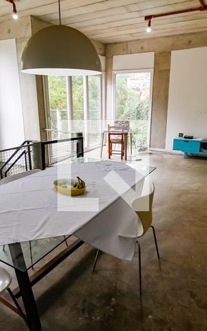 Casa à venda com 210m², 4 quartos e 2 vagas Casa à venda com 210m², 4 quartos e 2 vagasSala
