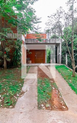 Casa à venda com 210m², 4 quartos e 2 vagas Casa à venda com 210m², 4 quartos e 2 vagasGaragem