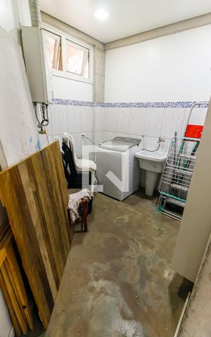 Casa à venda com 210m², 4 quartos e 2 vagas Casa à venda com 210m², 4 quartos e 2 vagasÁrea de Serviço