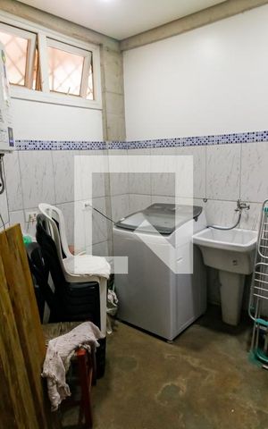 Casa à venda com 210m², 4 quartos e 2 vagas Casa à venda com 210m², 4 quartos e 2 vagasÁrea de Serviço