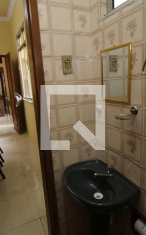 Casa à venda com 329m², 5 quartos e 3 vagasBanheiro da Suíte 2