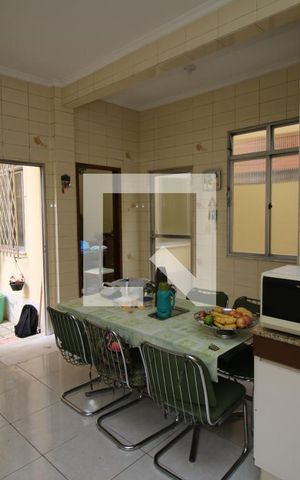 Casa à venda com 329m², 5 quartos e 3 vagasCozinha