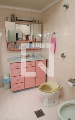 Casa à venda com 329m², 5 quartos e 3 vagasBanheiro da Suíte 5