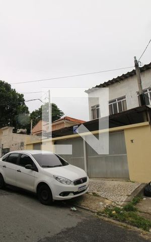 Casa à venda com 329m², 5 quartos e 3 vagasFachada da casa