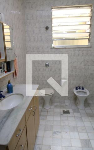 Casa à venda com 329m², 5 quartos e 3 vagasBanheiro Social 2