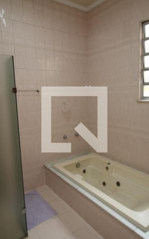 Casa à venda com 329m², 5 quartos e 3 vagasBanheiro da Suíte 5