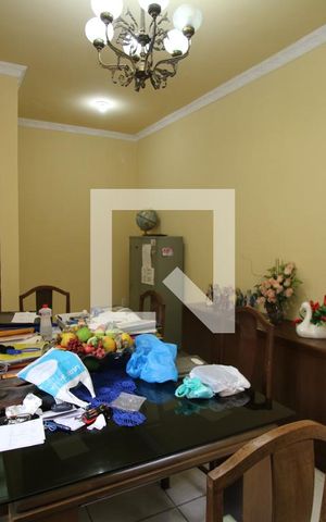 Casa à venda com 329m², 5 quartos e 3 vagasQuarto 2 - Suíte