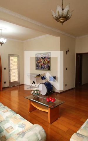 Casa à venda com 329m², 5 quartos e 3 vagasSala 1