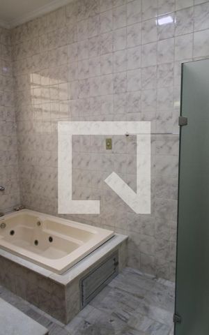 Casa à venda com 329m², 5 quartos e 3 vagasBanheiro Social 1 