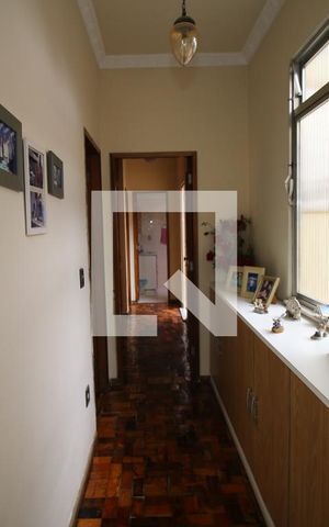 Casa à venda com 329m², 5 quartos e 3 vagasCorredor e Sapateira