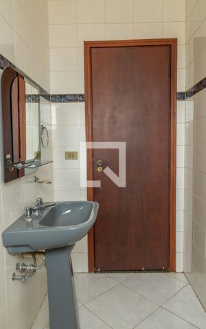 Casa para alugar com 500m², 4 quartos e 2 vagas Casa para alugar com 500m², 4 quartos e 2 vagasPiso Superior-Banheiro Social