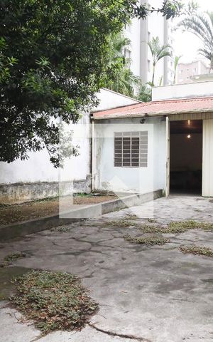 Casa à venda com 399m², 5 quartos e 8 vagas Casa à venda com 399m², 5 quartos e 8 vagasQuintal