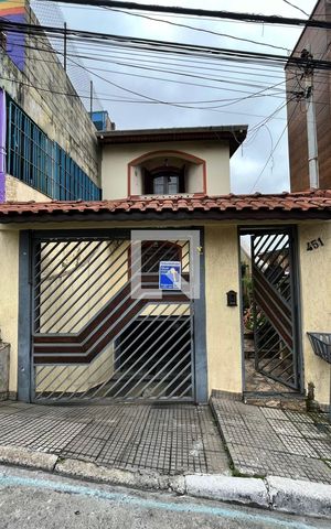 Casa à venda com 287m², 3 quartos e 4 vagas Casa à venda com 287m², 3 quartos e 4 vagasFachada