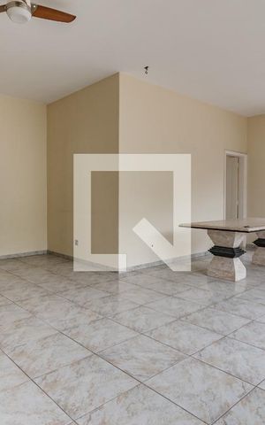 Casa à venda com 293m², 3 quartos e sem vagaSala